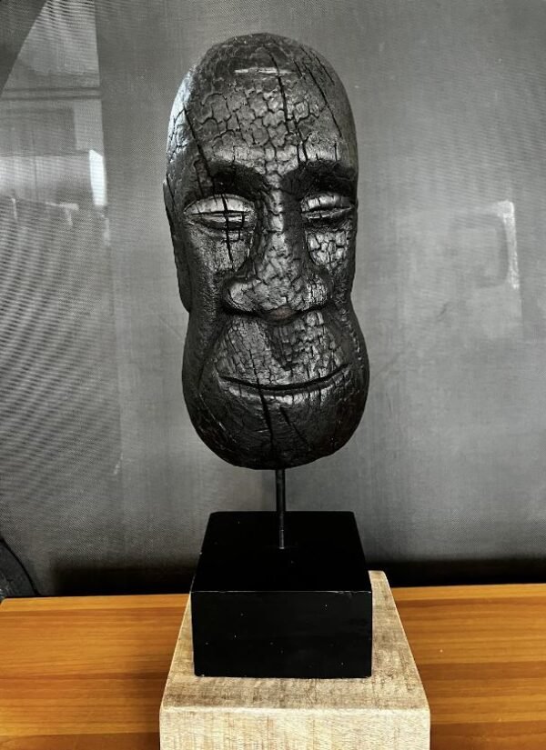 Totem 50 cm fekete fa - állványon